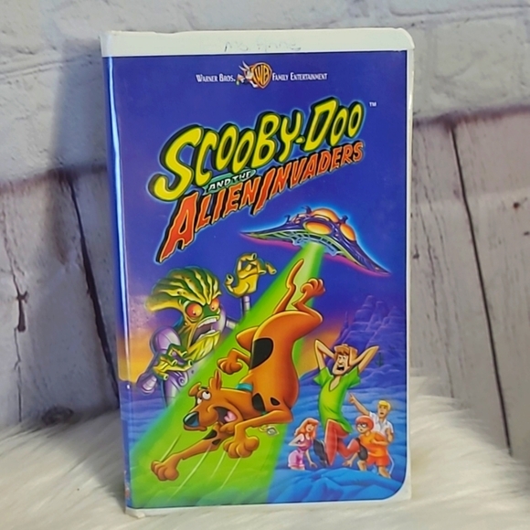 2000 Y2K Scooby-Doo & the Alien Invaders Movie VHS Tape & Clamshell Case - Picture 2 of 16